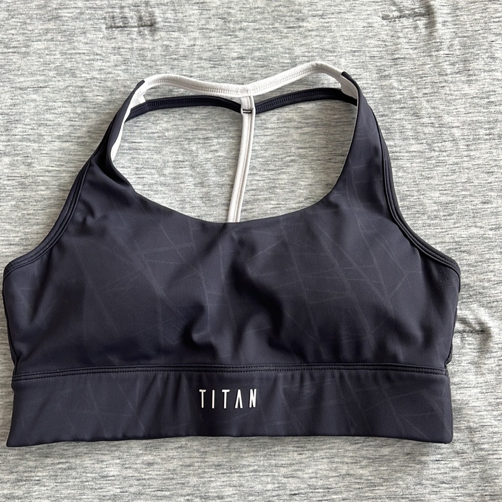 Titan Crown me bra